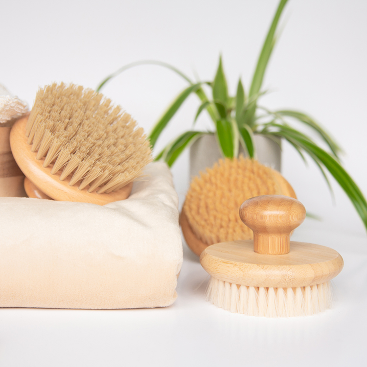 Different specifications handheld round natural dry bath brush