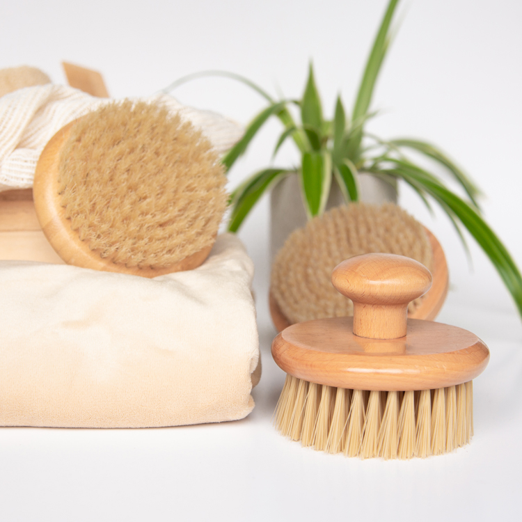 Different specifications handheld round natural dry bath brush