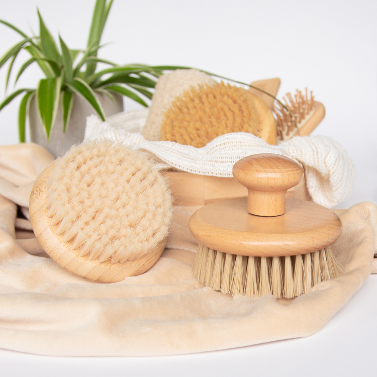 Different specifications handheld round natural dry bath brush