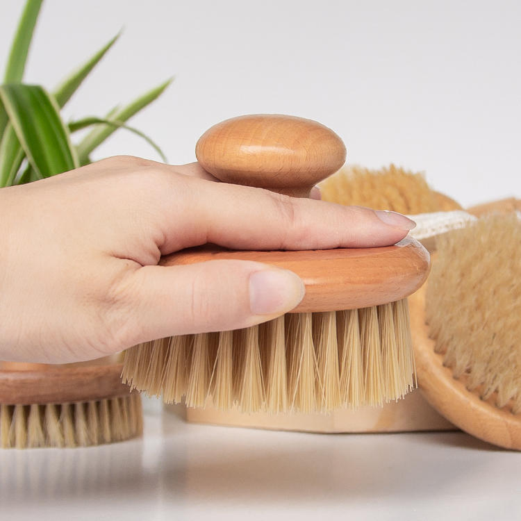 Different specifications handheld round natural dry bath brush