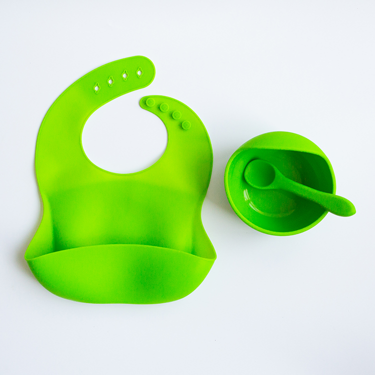 Eco-friendly waterproof adjustable portable soft silicone spoon bowl baby feeding bibs set	