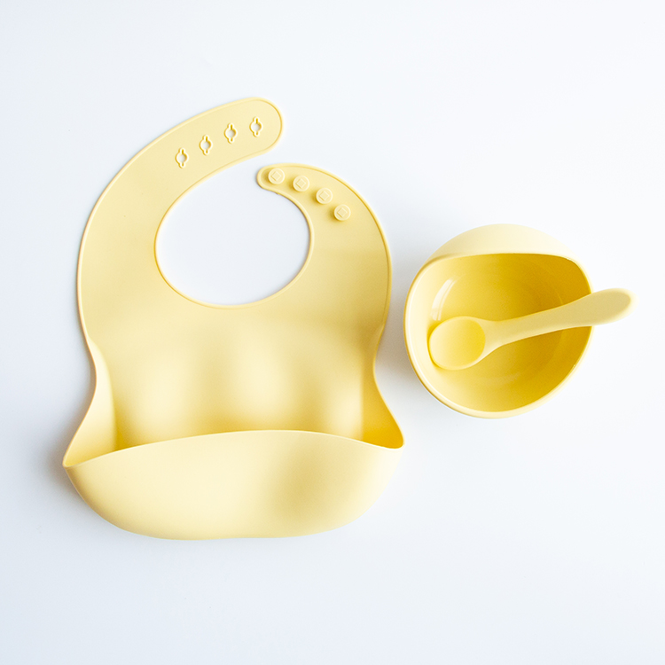 Eco-friendly waterproof adjustable portable soft silicone spoon bowl baby feeding bibs set	
