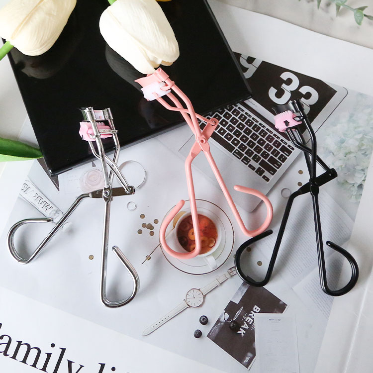 Girls Eye Beauty Tool Carbon Steel Black Eyelash Curler With Comb
