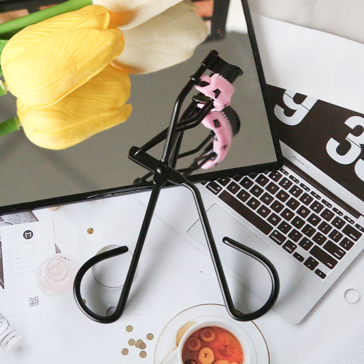Girls Eye Beauty Tool Carbon Steel Black Eyelash Curler With Comb