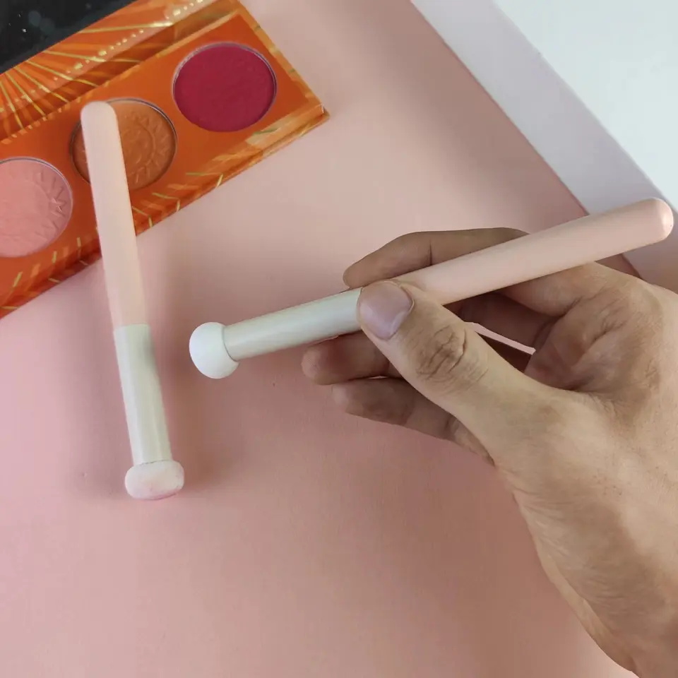 Small Steamed Bun Mushroom Head Sponge Wet and Dry Concealer Brush